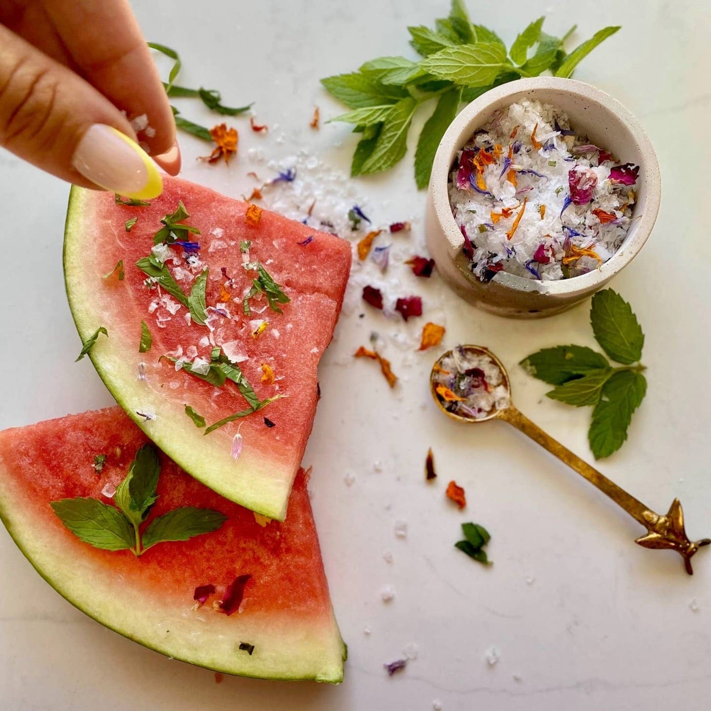 (GOLD Winner) Classic Floral Garnishing Salt