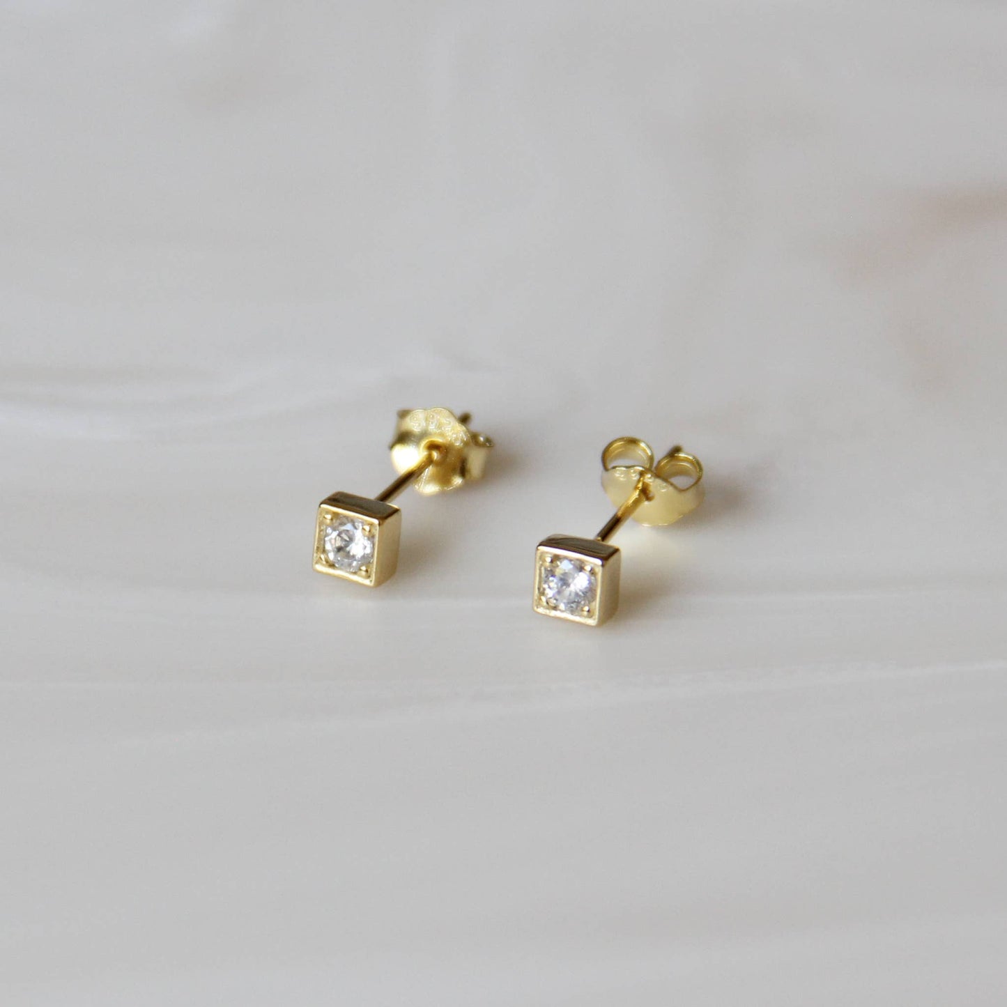 Maive Square with Stone Stud Earrings