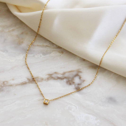 Maive Square with Stone Necklace